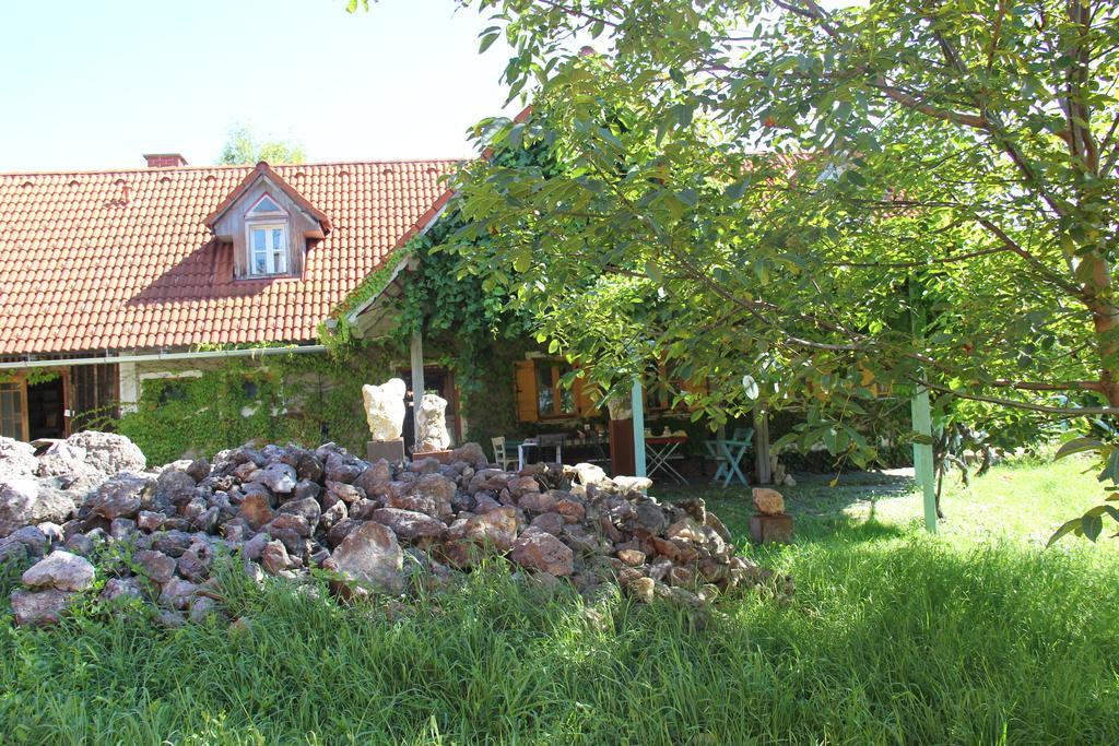 Ferienwohnungen Sonnenberg Ratsch an der Weinstraße Exterior foto
