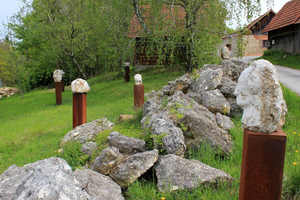 Ferienwohnungen Sonnenberg Ratsch an der Weinstraße Exterior foto